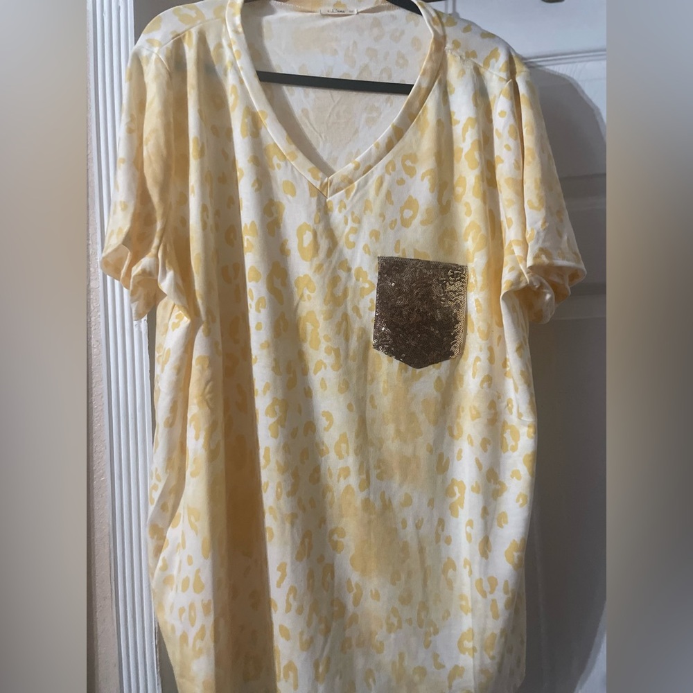 Yellow Leopard Print ladies Shirt Sequin Pocket size 2X 🌻BG 09